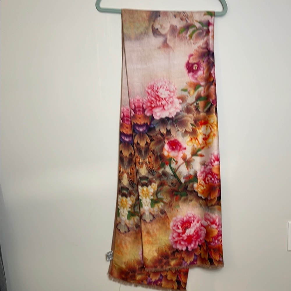 Gorgeous NWOT Vibrant Floral Scarf